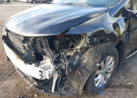 2018 Chrysler Pacifica Touring L z USA, uszkodzony, nr VIN 2C4RC1BG8JR261396